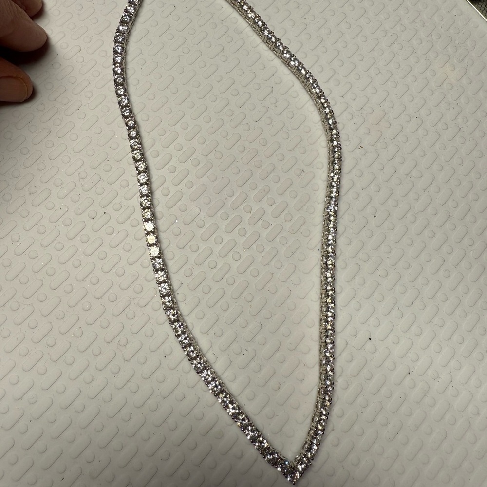 61.) 925 Elegant Silver Necklace